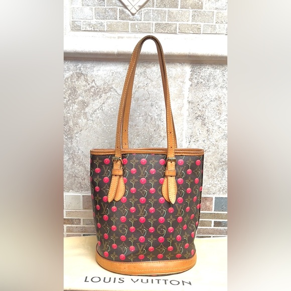 ✨🍒Louis Vuitton Petite Cherry Bucket Bag Cherries Murakami Monogram Cherry 🍒✨ - Picture 3 of 15
